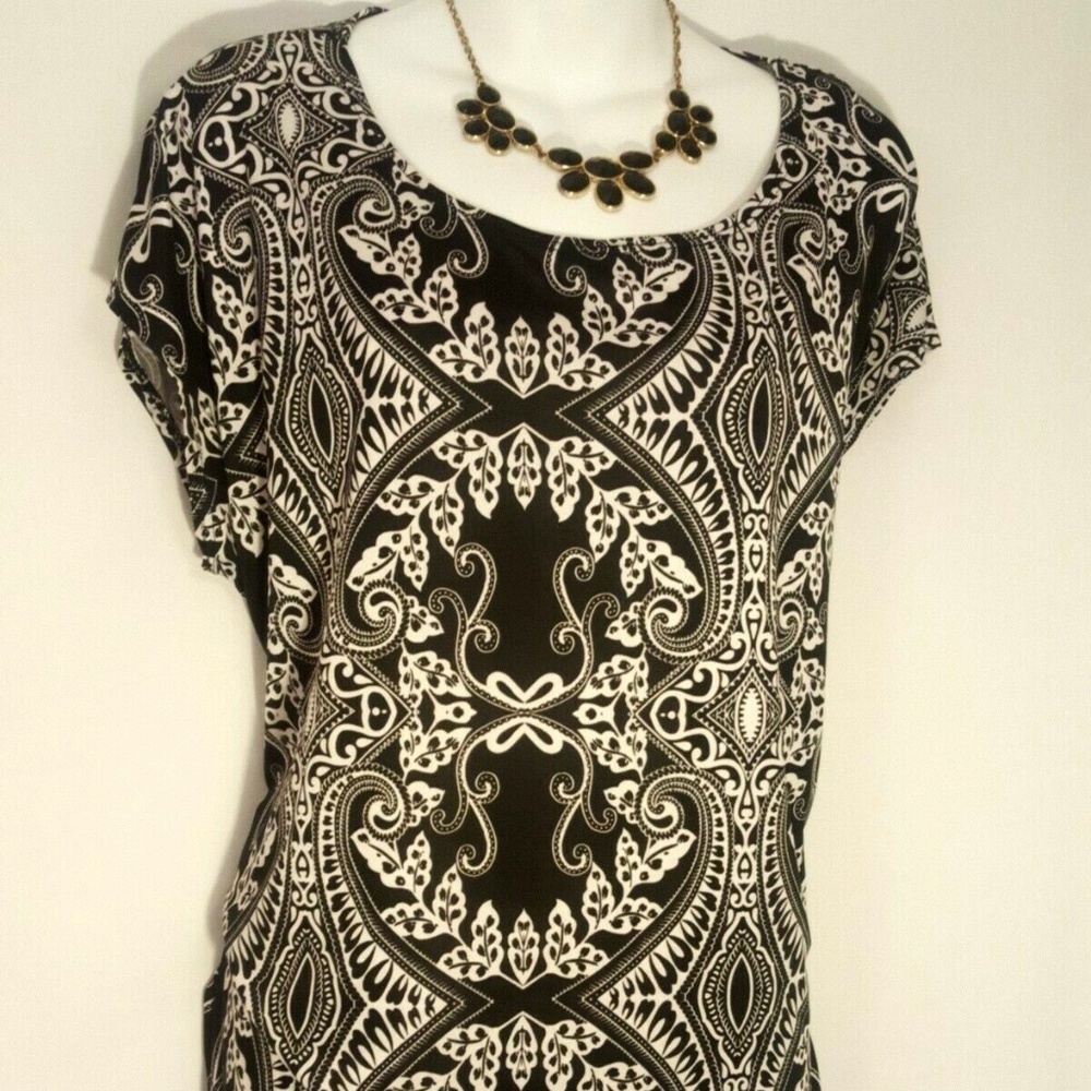 Beautiful Black Paisley Women's Plus size top New